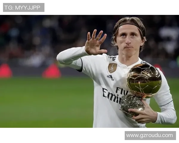 足球明星中后腰位置的代表人物有哪些及其职业生涯成就分析